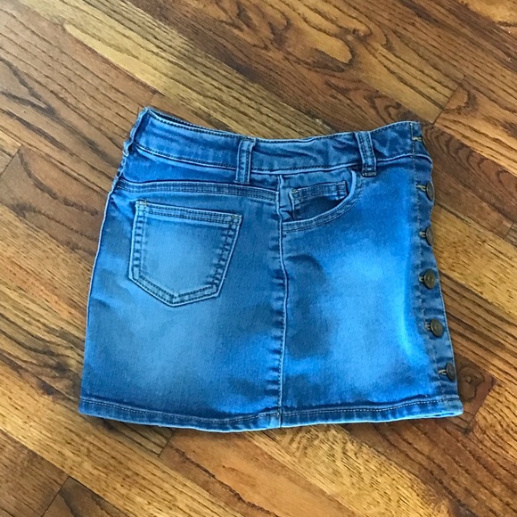Cat & Jack Blue Jean Denim Skirt
4 / 5 XS Extra Small 
2 Snap Snaps Embellish - Picture 9 of 13